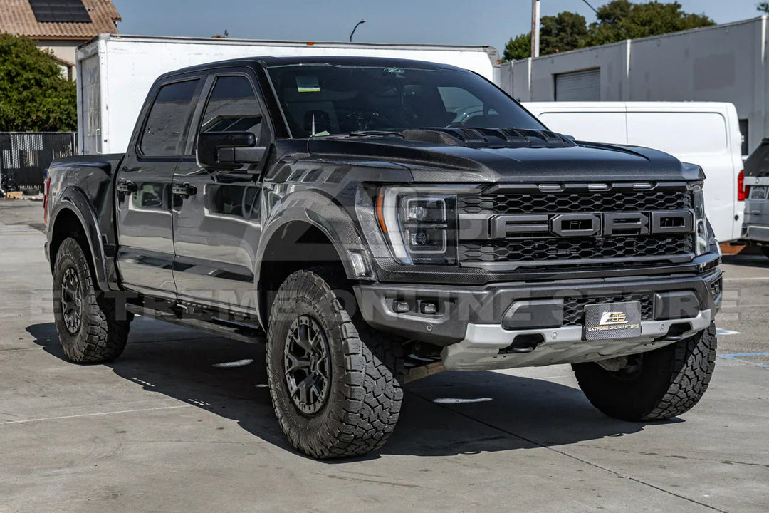 Ford F-150 Raptor: Unshaken Power, Unmatched Presence