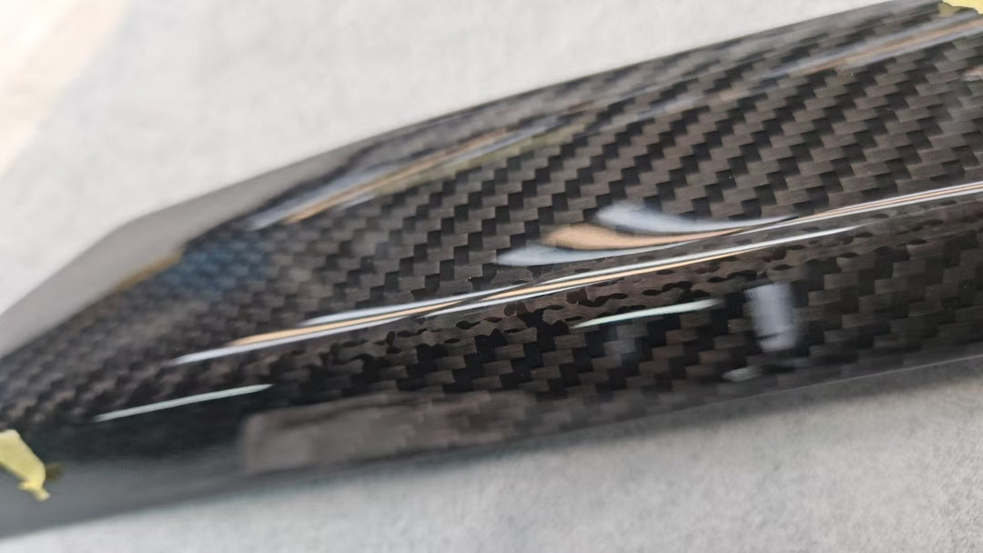 Actual outlet unit SPOILER-428-BKCF-C-1 - surface defect, second angle