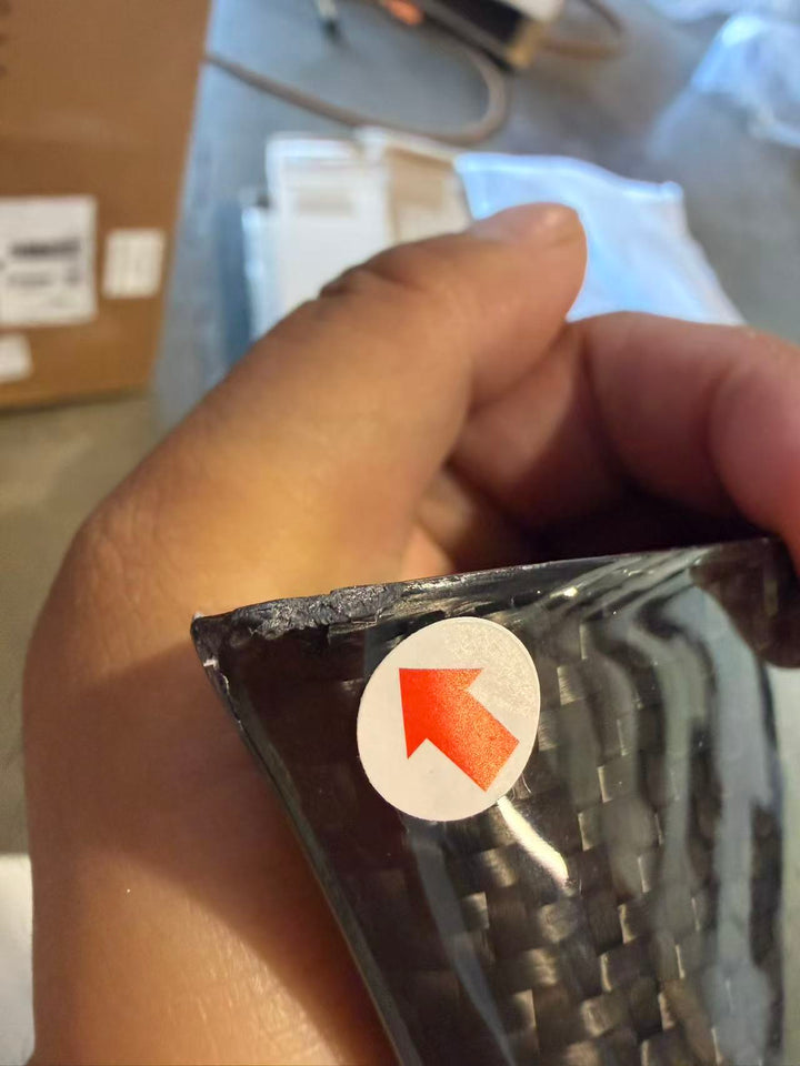 Actual outlet unit SPOILER-717-BKCF-C-49 - close-up of corner chip