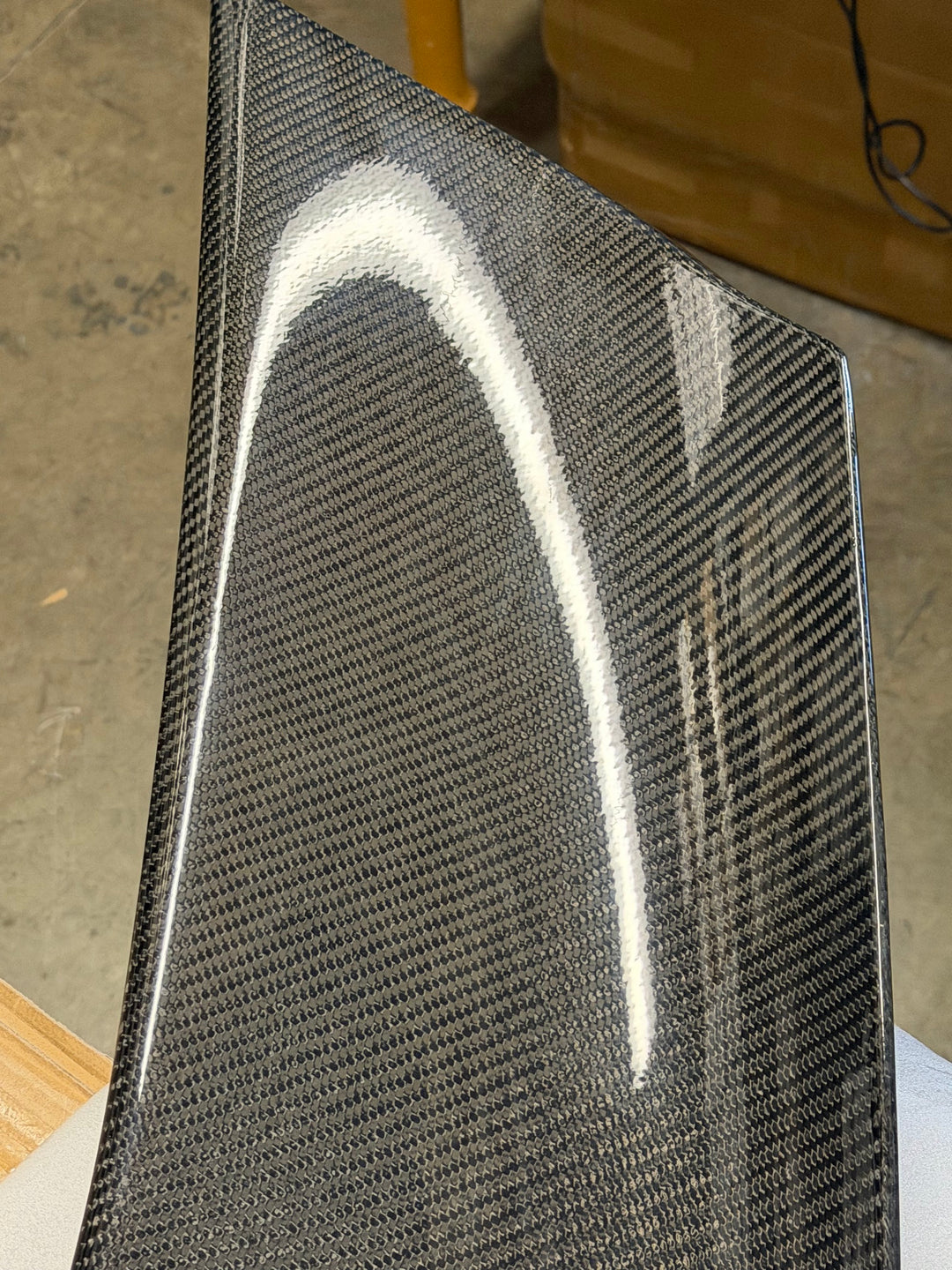 Actual outlet unit SPOILER-177-BKCF-C-54 - white scratch mark on the wing surface