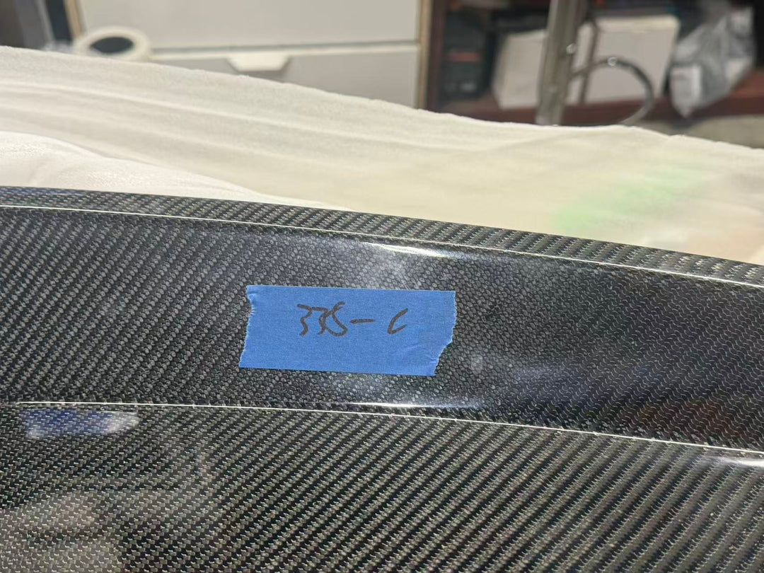 Actual outlet unit 338-C - close-up of surface marks on the upper wing