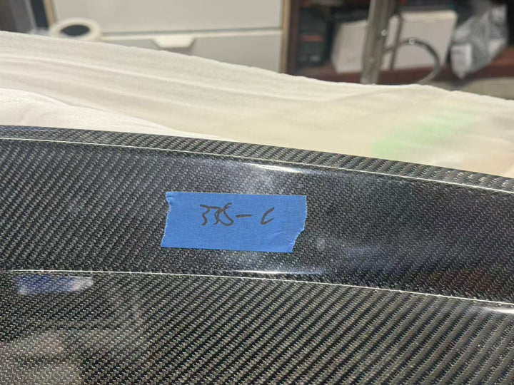 Actual outlet unit 338-C - close-up of surface marks on the upper wing